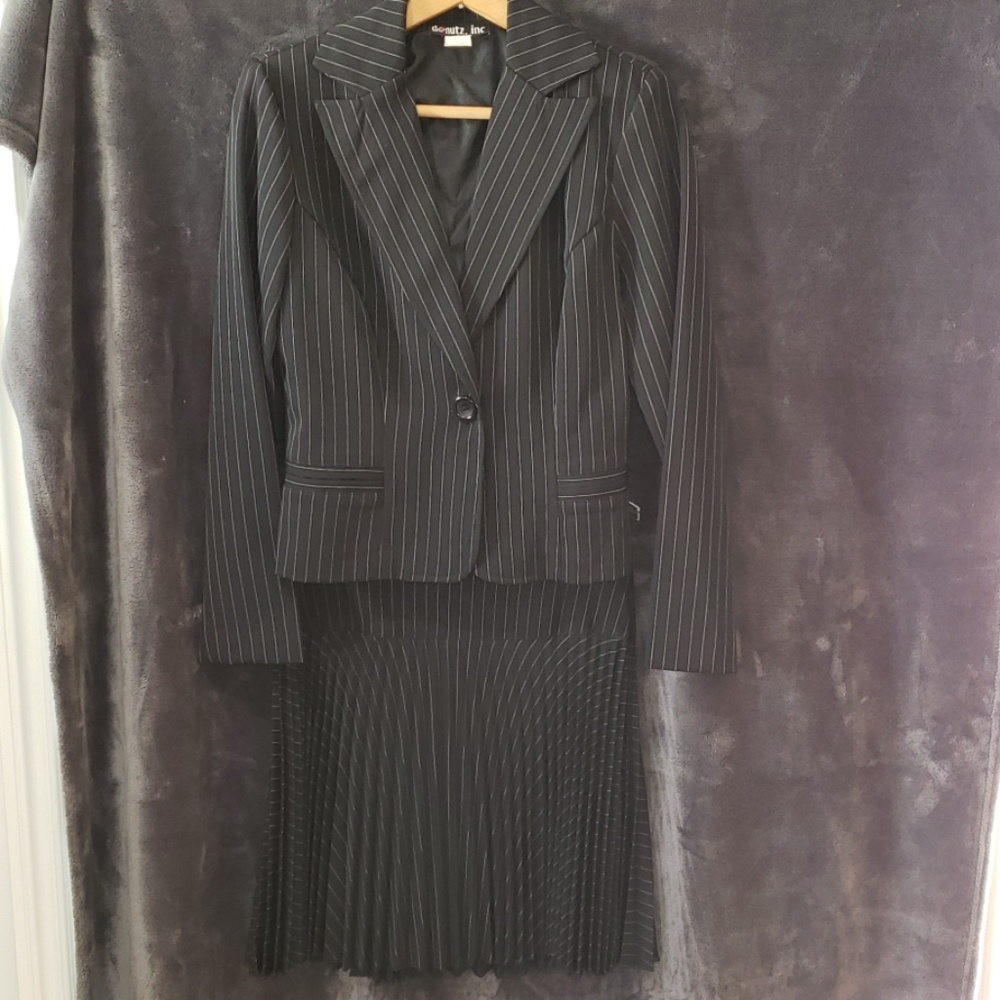 DONUTZ, Inc Suit